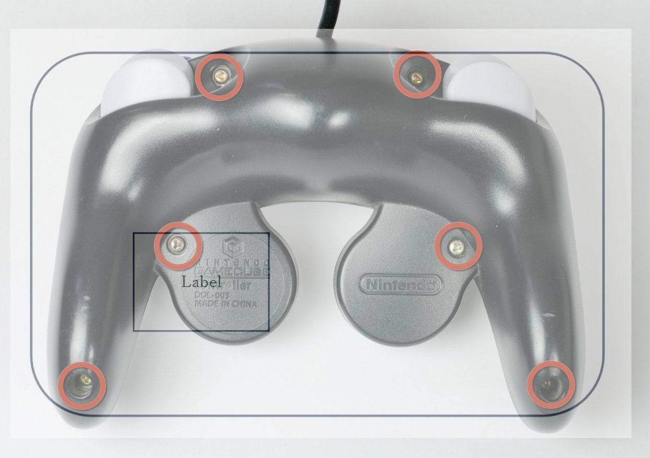 标签位置覆盖在GameCube控制器的背面。图片来源：Pokemaniac / Famiboards。